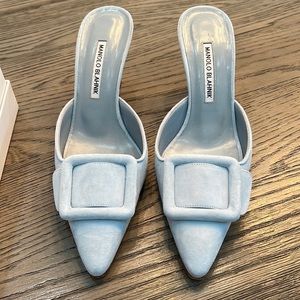 Manolo Blahnik Maysale Size 39 light blue